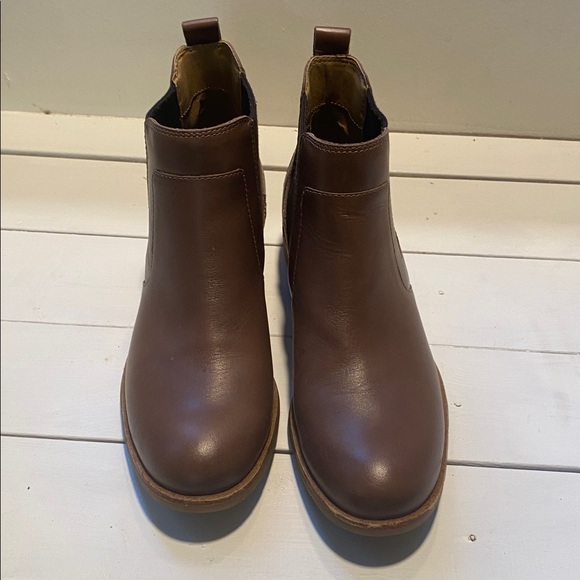 Women’s Sofft brown leather ankle boots. Cute fall slip on boot. - Picture 8 of 9